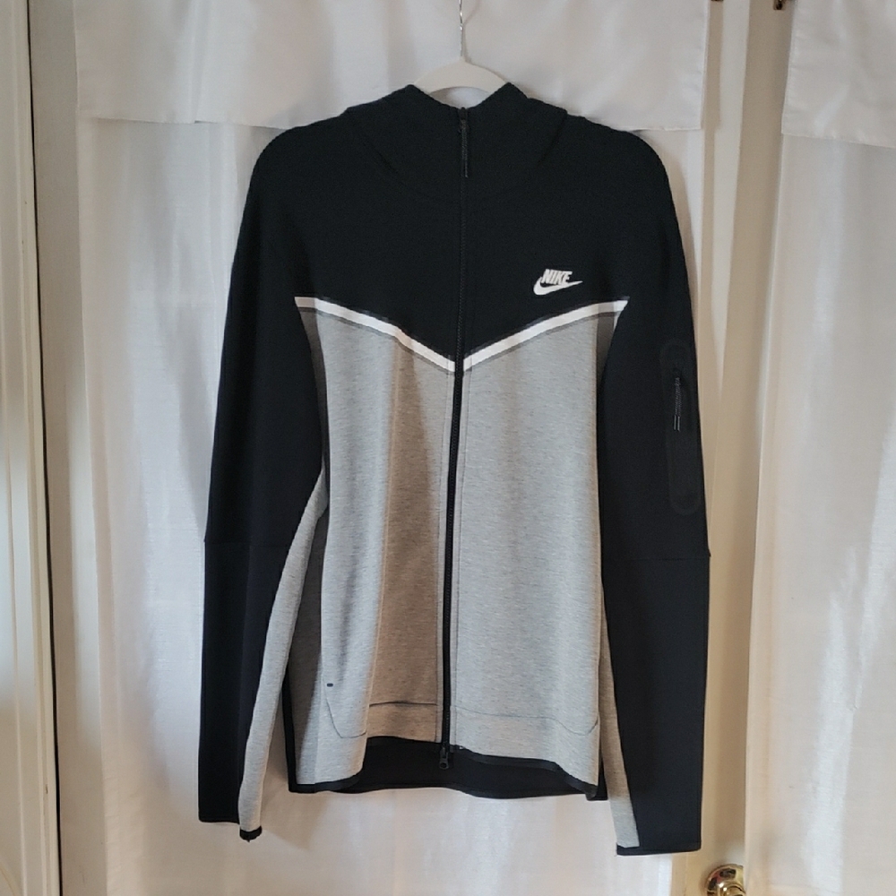 Nike Tech Fleece Black and Gray Zip-Up Hoodie